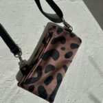 Rankinė telefonui - Classic Leopard